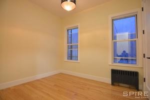 Building Photo - 200 Lawrence Ave