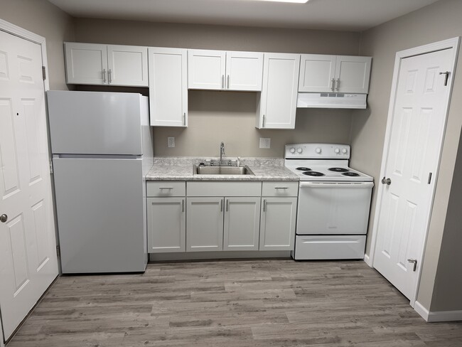 Building Photo - Fairway Court