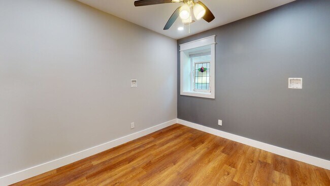 Building Photo - $1499 per Bedroom | 6BR/6BA Off Campus Hou...