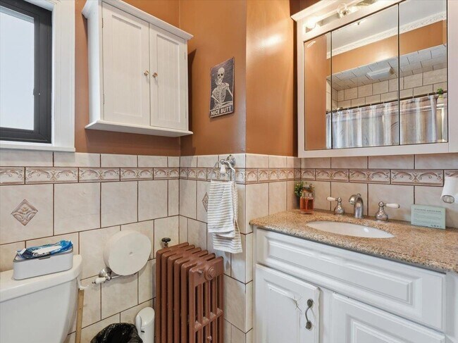 Building Photo - 207 19th St