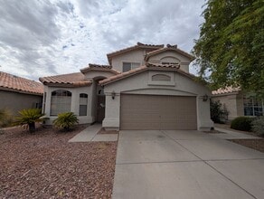 Building Photo - 4 Bedroom 2.5 Bathroom Lakewood Home