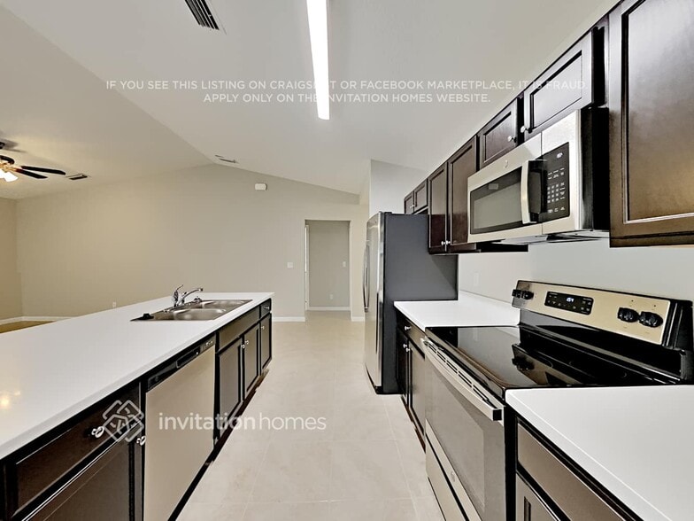 Building Photo - 347 NW Bayshore Blvd