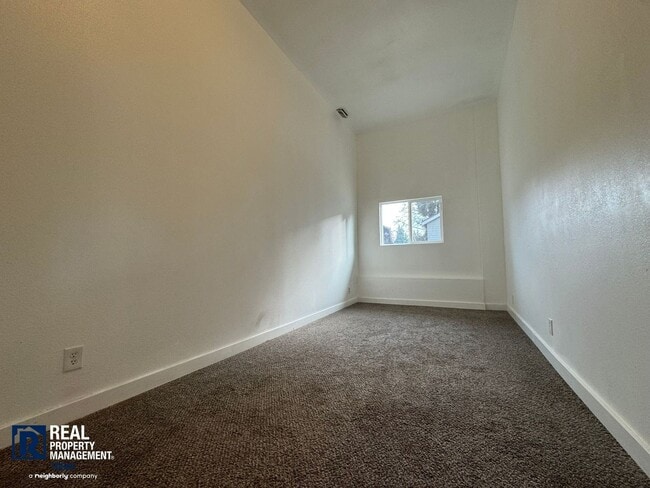 Building Photo - Mills - 2817 (Advertising Only)