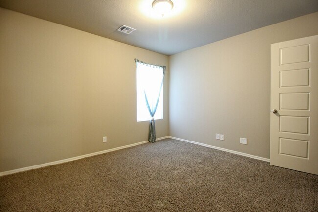 Building Photo - Custom Built 4 Bedroom In Southern Reserve...