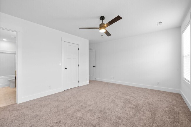 Building Photo - Large 2 Bedroom Luxury Townhome For Rent Near Billy Dunlop Park!