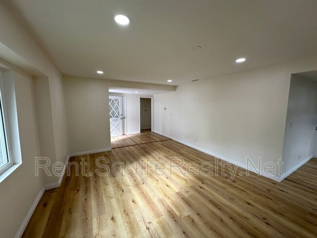 Building Photo - 747 E Benbow St