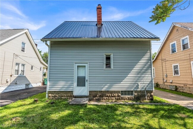Building Photo - 18740 Raymond St