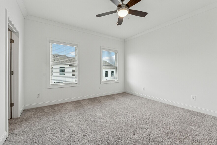 Building Photo - 528 Healy Dr