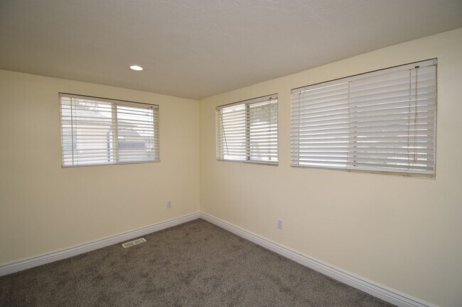 Building Photo - Remodeled 2 Bedroom Home in Salt Lake City!