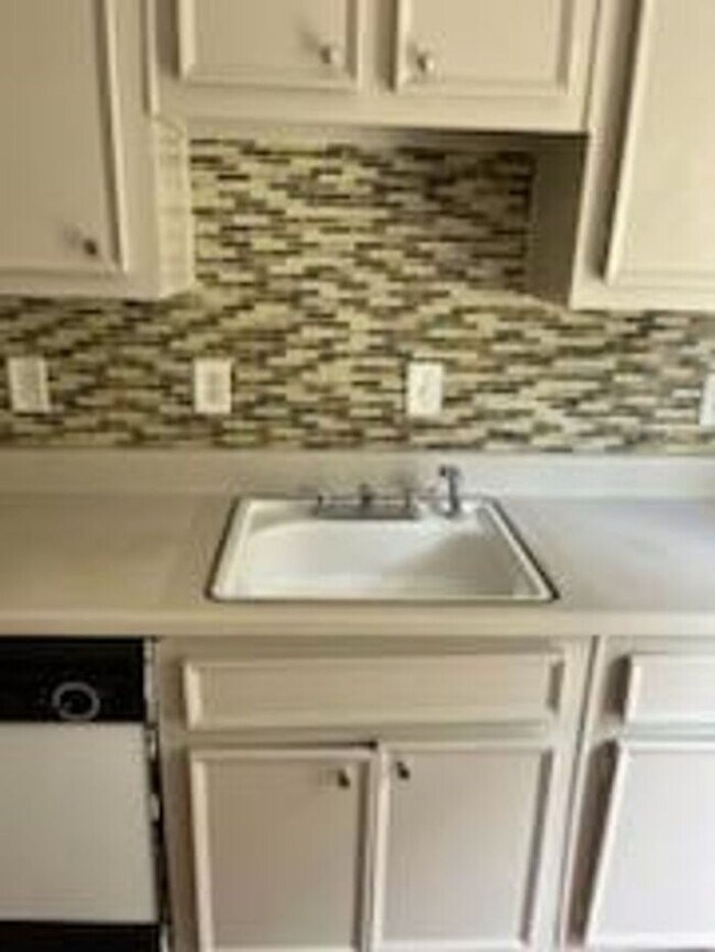 Building Photo - 3 Bedroom townhome in Snellville