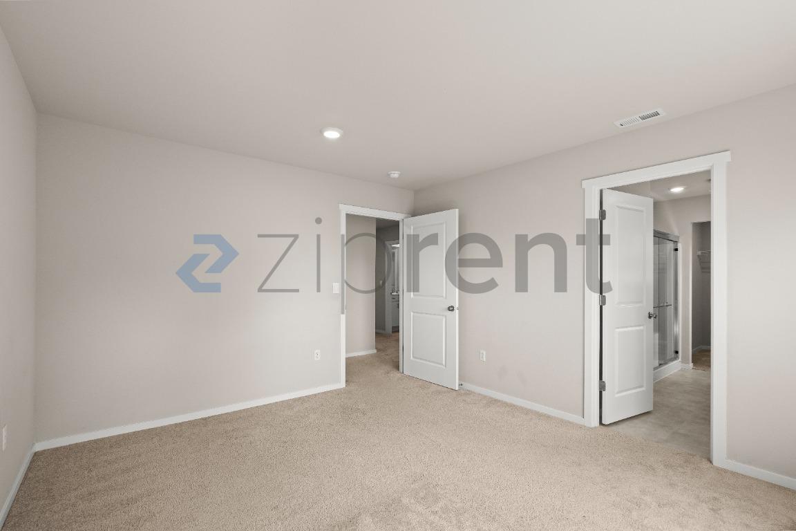 Building Photo - Unit