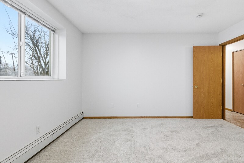 Building Photo - 1100 69th Ave N