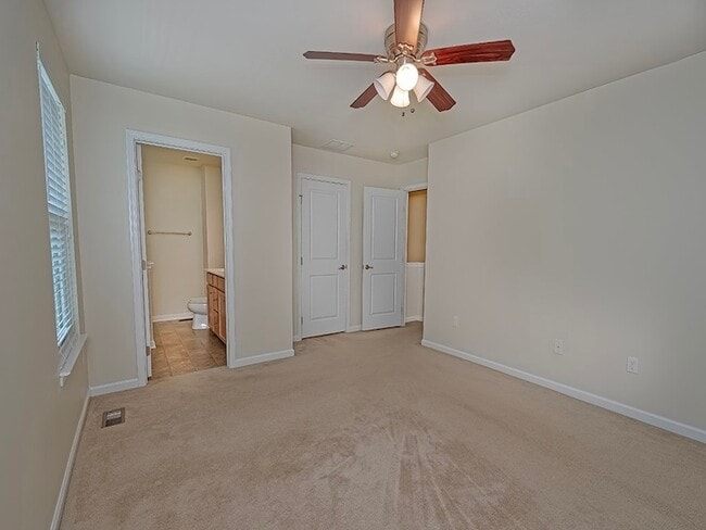 Building Photo - 627 Edison Dr