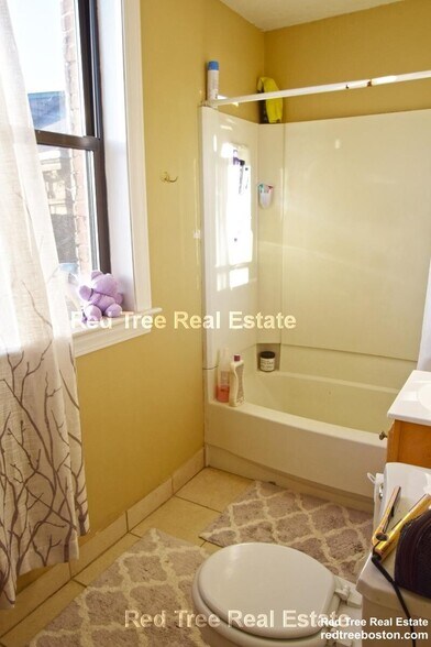 Building Photo - 17 Highgate St