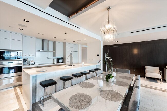 Building Photo - 17475 Collins Ave