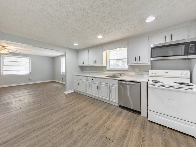 Building Photo - 322 Hillcrest St