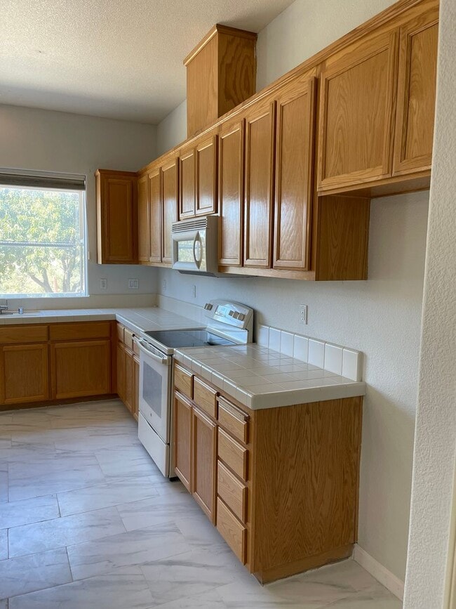 Building Photo - 5-Bedroom, 3-Bathroom Home for Rent on 1-A...