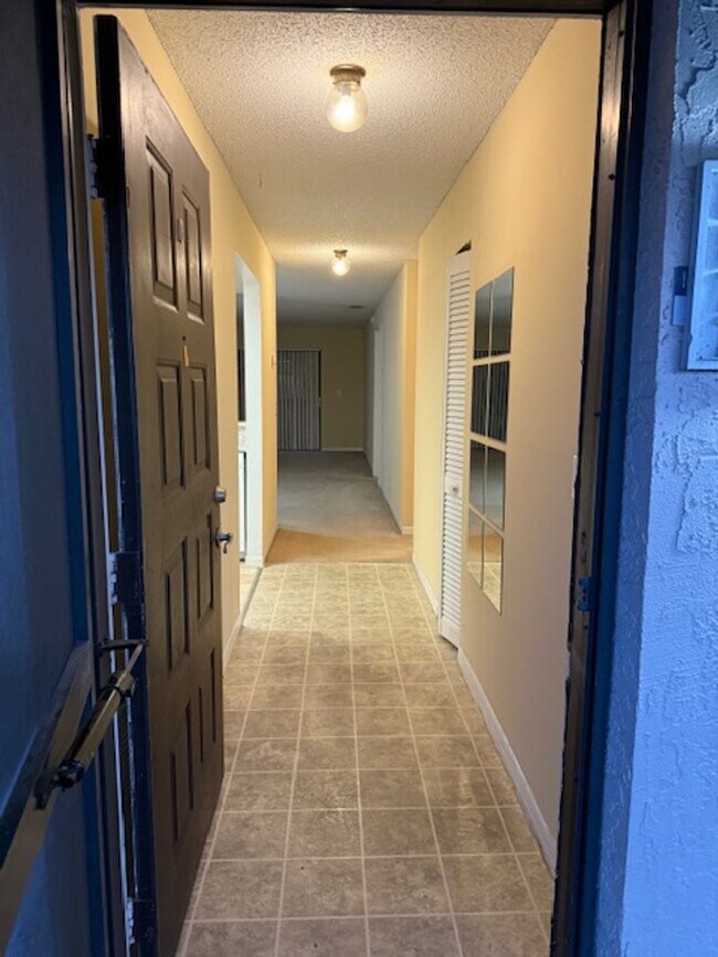 Building Photo - Coral Gardens Two bedroom condo