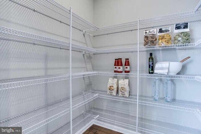 Building Photo - 2571 Hopton Ln