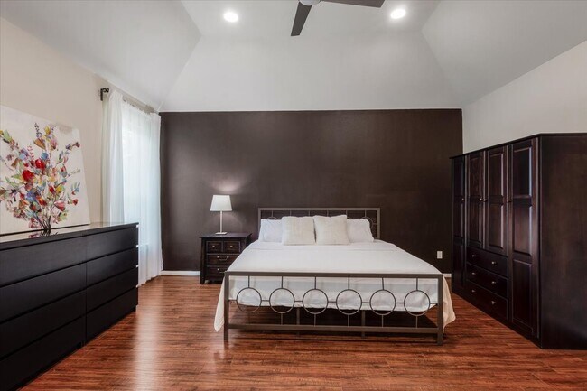 Building Photo - 5343 Oak Cove Dr
