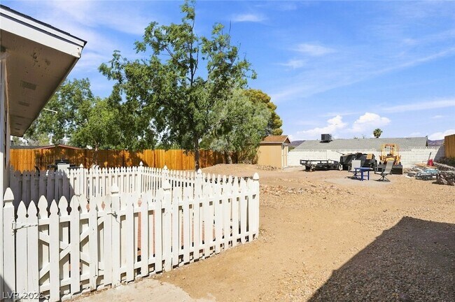 Building Photo - 609 Sierra Ln