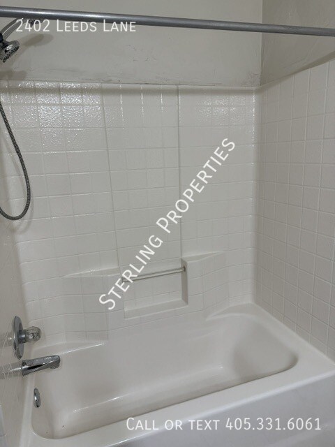 Building Photo - 2402 Leeds Ln