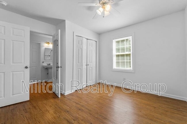 Building Photo - 93 W Hamer St