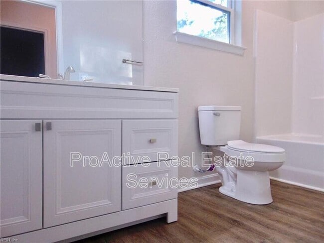 Building Photo - 838 W 48th St