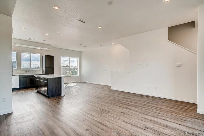 Building Photo - 6770 Raritan Dr
