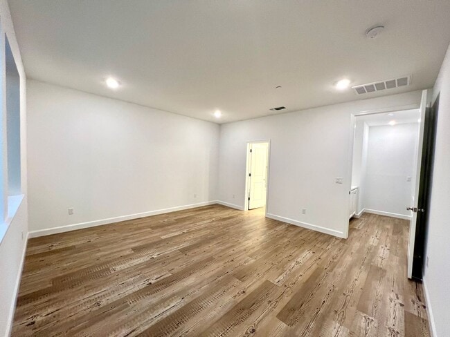 Building Photo - GORGEOUS 4 BED/3BATH IN BRENTWOOD SAVE $10...