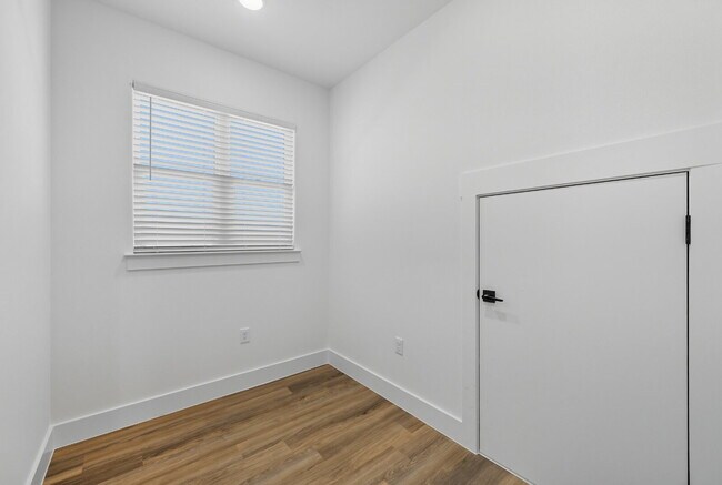 Building Photo - Brand New Custom 3 bedroom home in Granbury!