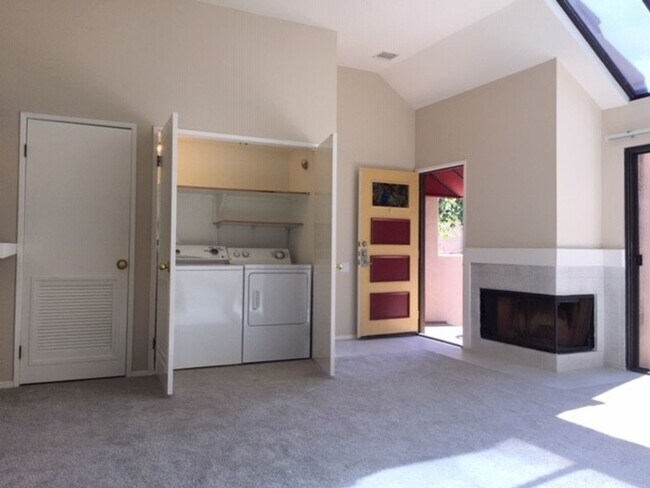 Building Photo - 25761 Le Parc