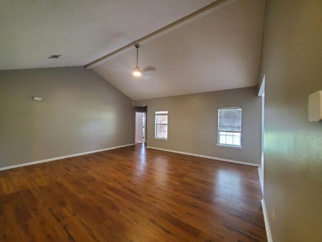 Building Photo - 183 Melody Ln