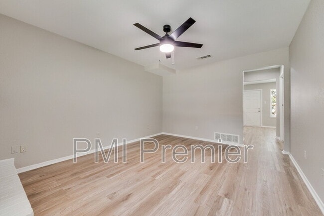 Building Photo - 105 Wildwood Ct