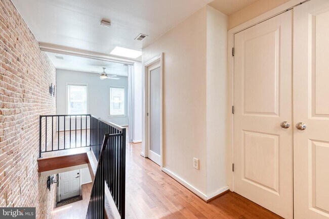 Building Photo - 112 N Streeper St