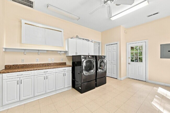 Building Photo - 108 Clay Cir