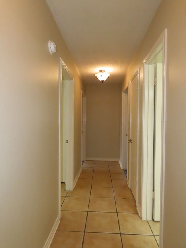 Building Photo - 808 Corey Dr