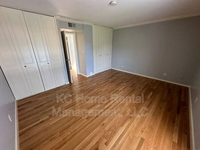 Building Photo - 5197 W 75th St