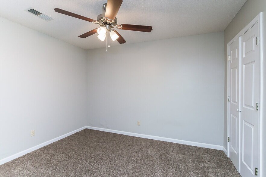 Building Photo - 10149 Phillips Dr