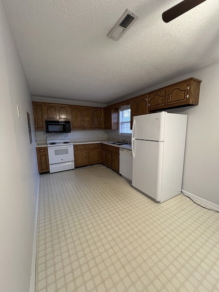 Building Photo - 112 Ballygar St