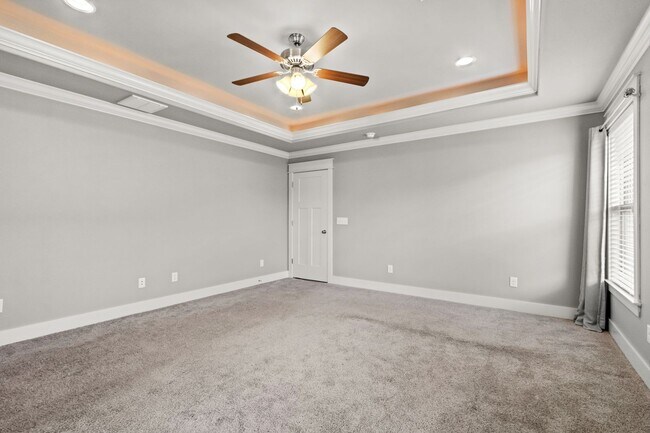 Building Photo - Come home to this stunning 4 bed/2 bath split floorplan home in Centerton!