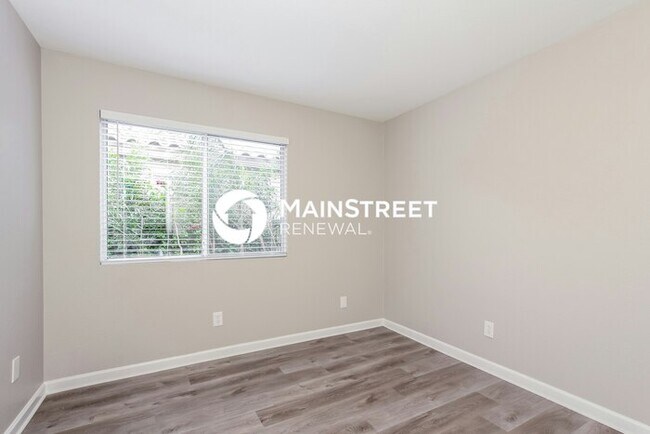 Building Photo - 4 Bedroom Pet-Friendly Home in PHOENIX, AZ with Main Street Renewal