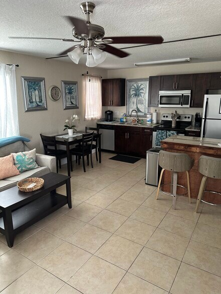 Building Photo - 520 69th Ave