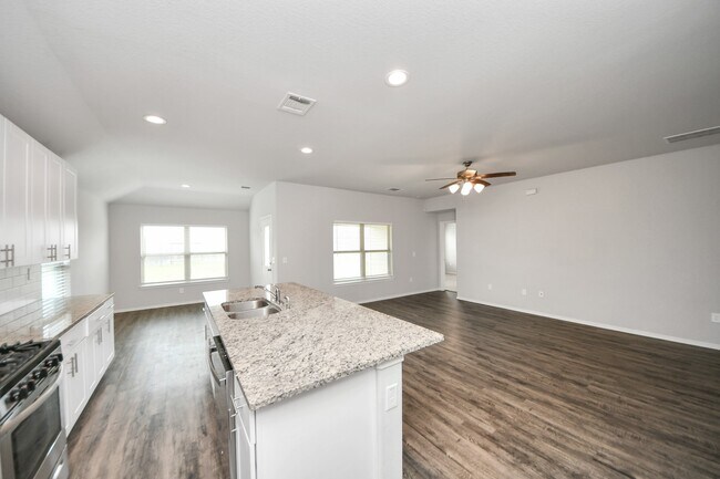 Building Photo - 20715 Southern Wds Blvd