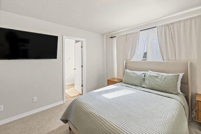 Building Photo - Spacious 3 Bed in Ventana – Open Layout, Fenced Backyard, Community Pool & Gym