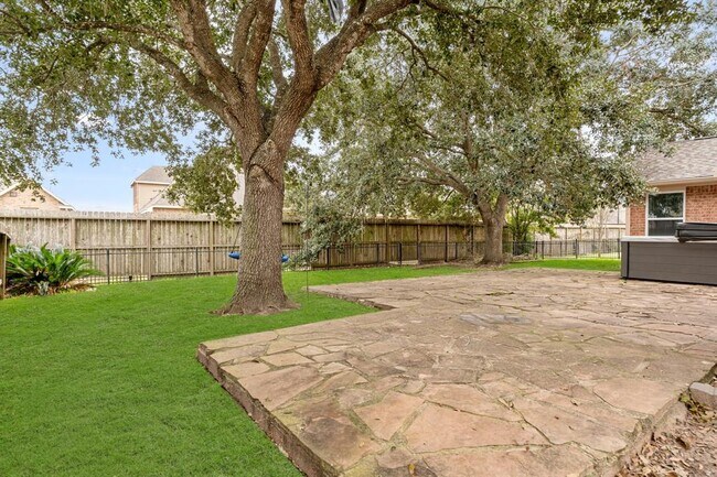 Building Photo - 6209 Fawnlake Dr