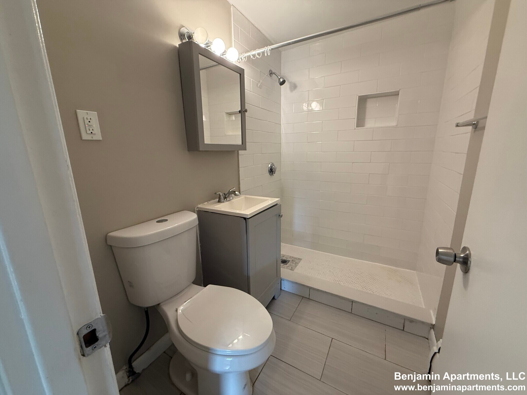 Building Photo - 50 Evergreen St