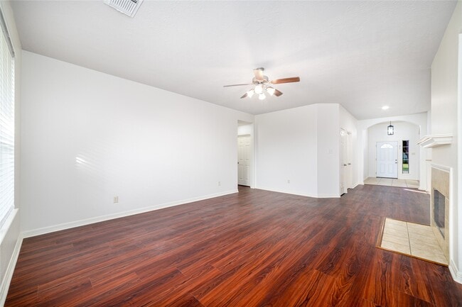 Building Photo - 16727 Great Oaks Glen Dr
