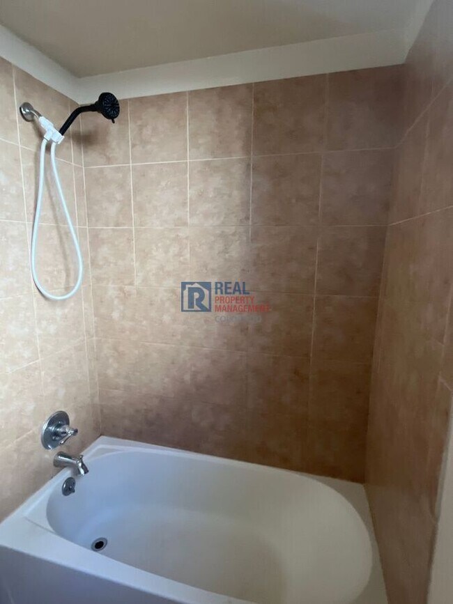 Building Photo - 1103 1/2 Emigh St-