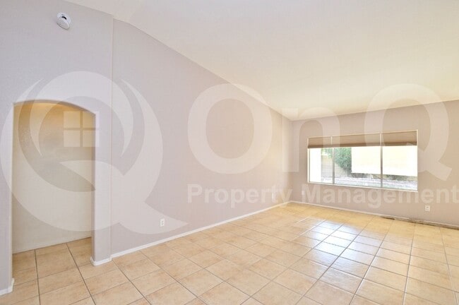 Building Photo - 598 S Neely St